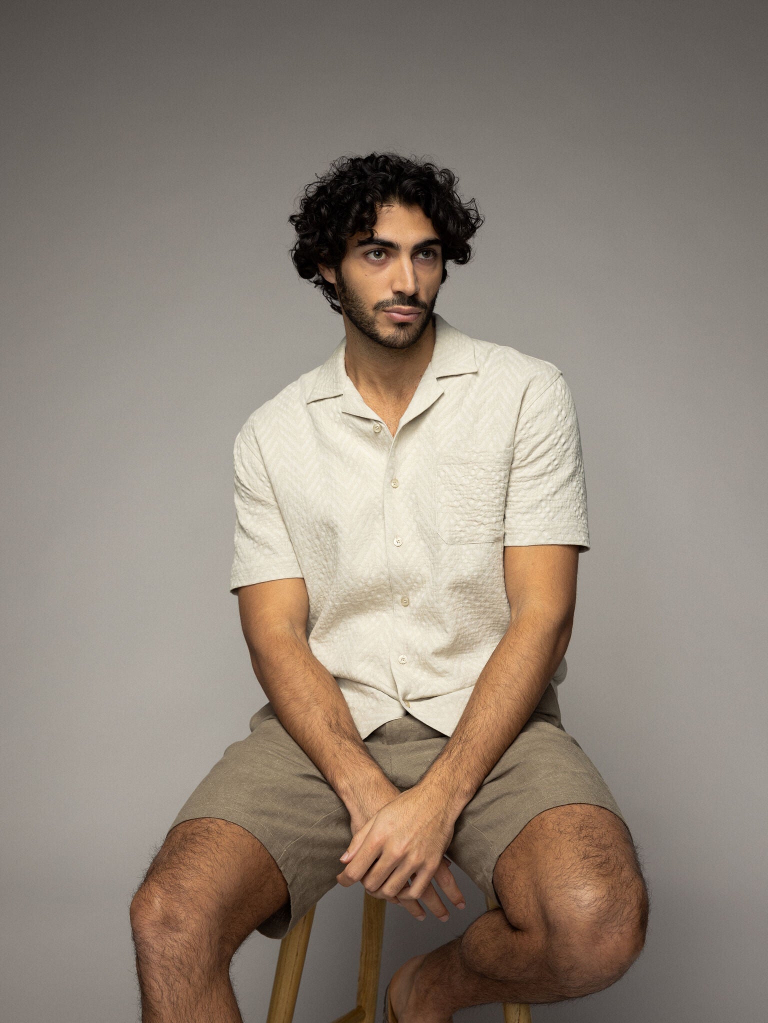 Modelshot / Warm Beige / Detail